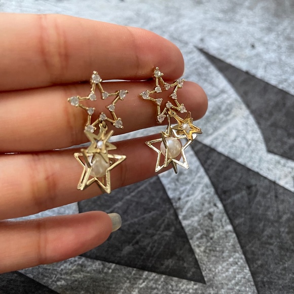 Earring - Picture 1 of 2